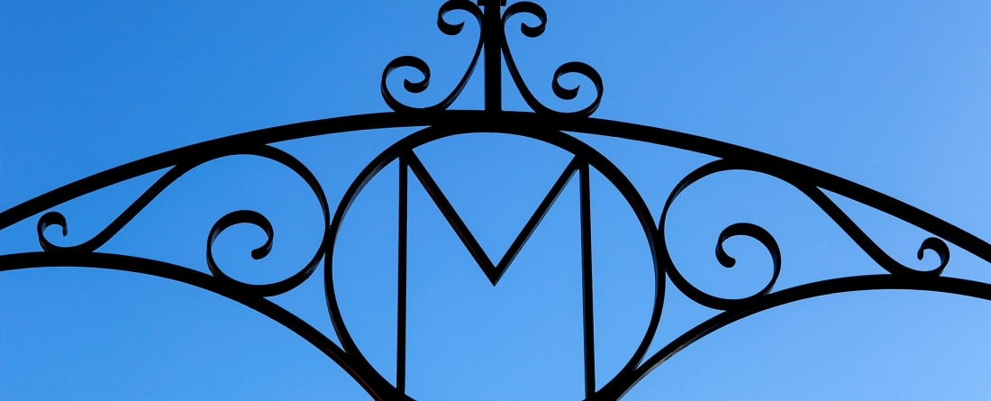 M gate